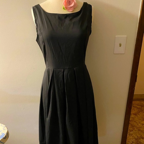 Dresses & Skirts - Black Dress 👗 Silk